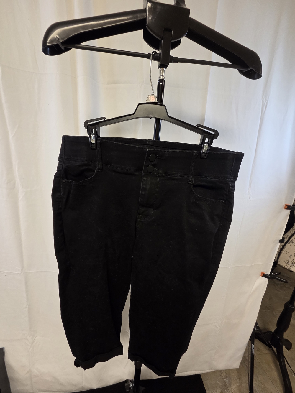 Apt. 9 Women's Black Capri Pants